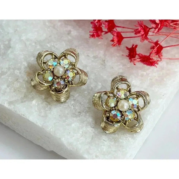 Vintage Gold Toned Floral Iridescent Stone Pearl Gemstone Stud Earrings - Picture 1 of 9